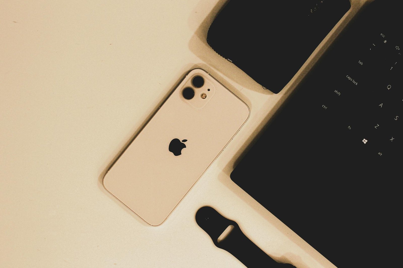 Why More People Are Choosing Apple Device Subscriptions Over Traditional Buying