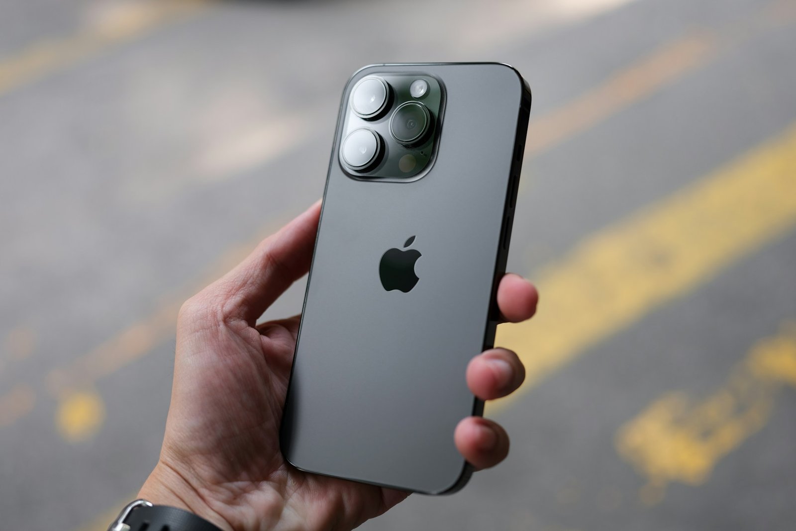 how iPhone battery health works